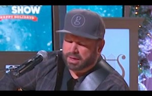 Garth Brooks Turned Kelly Clarkson To Mush